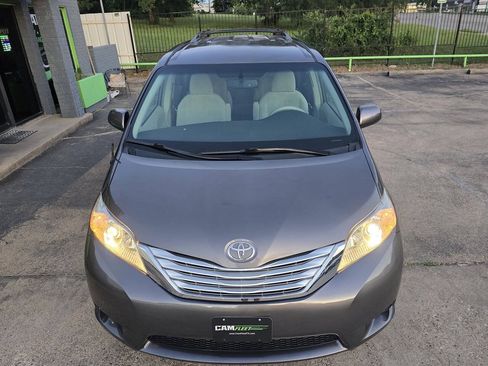 Used 2012 Toyota Sienna LE FWD image 68