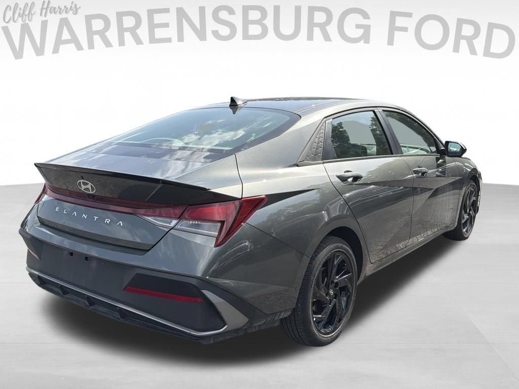 Used 2026 Hyundai Elantra Sport FWD image 7