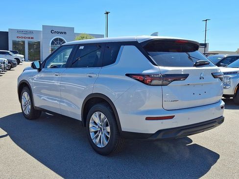 New 2026 Mitsubishi Outlander ES AWD/4WD image 3