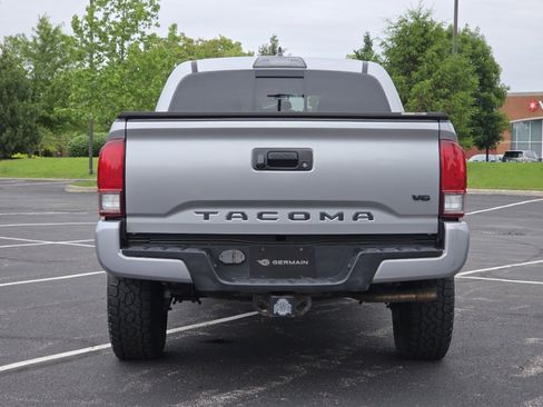 Used 2017 Toyota Tacoma TRD Sport AWD/4WD image 22