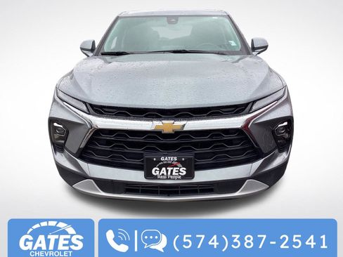 Used 2025 Chevrolet Blazer LT AWD/4WD image 2