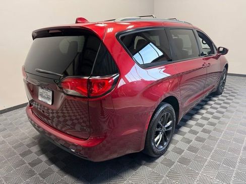 Used 2020 Chrysler Pacifica Touring-L AWD/4WD image 8