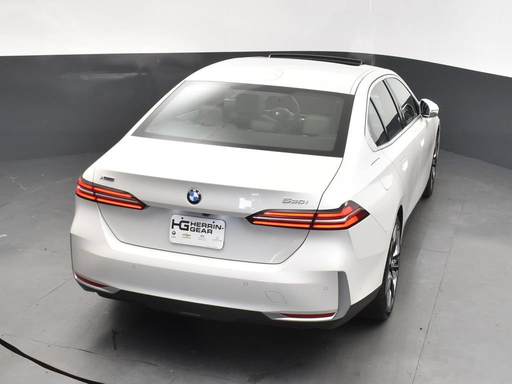 Used 2024 BMW 530i xDrive AWD/4WD image 34