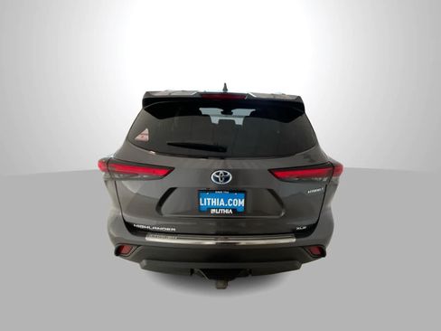 Used 2022 Toyota Highlander XLE AWD/4WD image 7