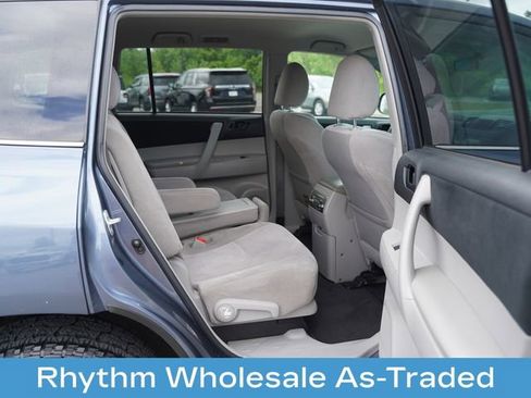 Used 2012 Toyota Highlander SE FWD image 19