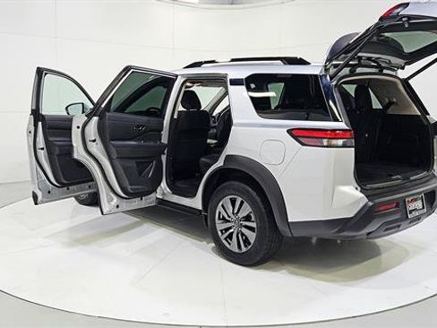Certified 2025 Nissan Pathfinder SV FWD image 31
