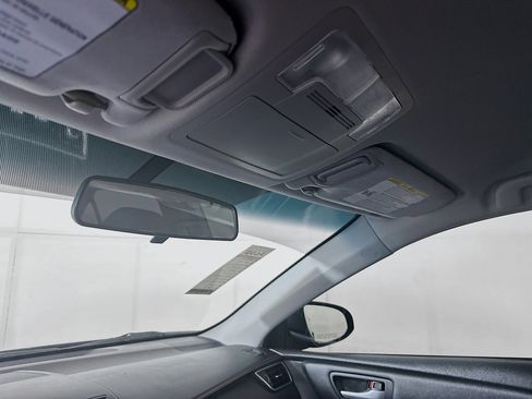 Used 2016 Toyota Camry SE FWD image 18