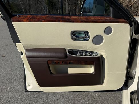 Used 2013 Rolls-Royce Ghost REAR THEATRE / MASSAGE SEATS / image 24