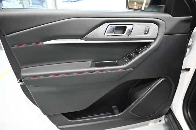 Used 2025 Ford Explorer ST-Line w/ ST-Line Street Pack AWD/4WD image 26