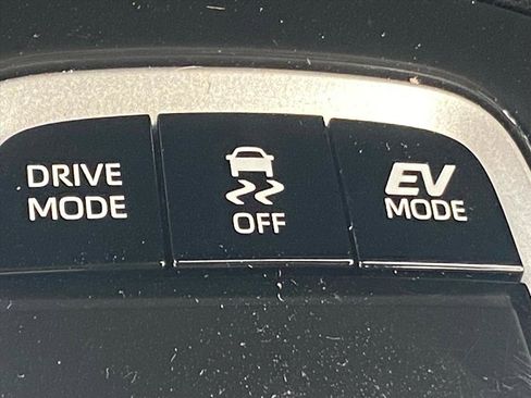 Used 2025 Toyota Corolla LE image 15