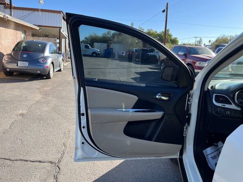 Used 2018 Dodge Journey SE image 25