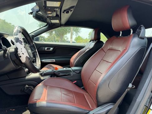 Used 2017 Ford Mustang Premium RWD image 10