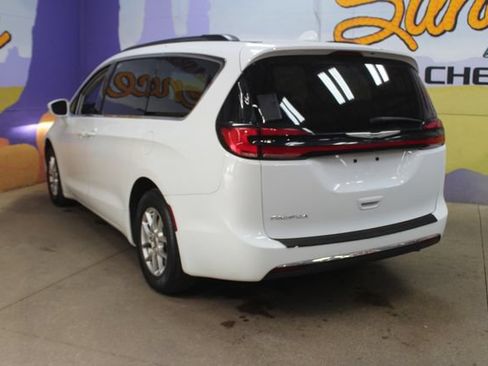 Used 2022 Chrysler Pacifica Touring-L FWD image 6