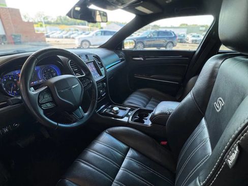 Used 2018 Chrysler 300 S image 10