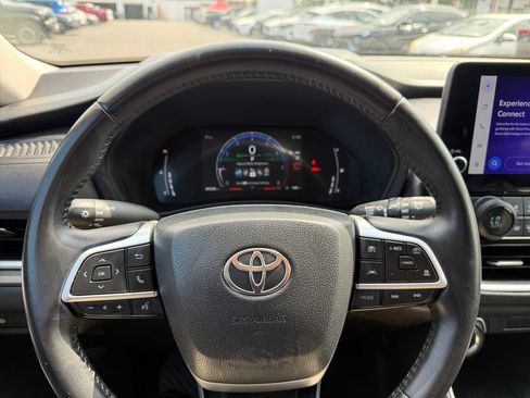 Used 2025 Toyota Grand Highlander AWD image 39