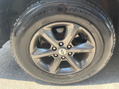 Used 2019 Ford Expedition XLT w/ Equipment Group 202A AWD/4WD image 8