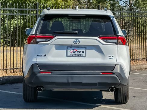 Used 2025 Toyota RAV4 XLE AWD/4WD image 4