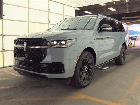 Used 2025 Lincoln Navigator Reserve w/ Jet Appearance Package image 1