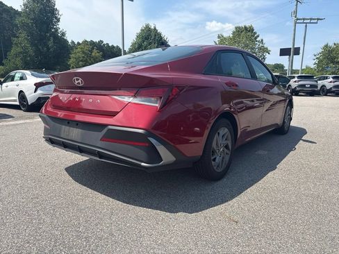 Used 2024 Hyundai Elantra SEL FWD image 5