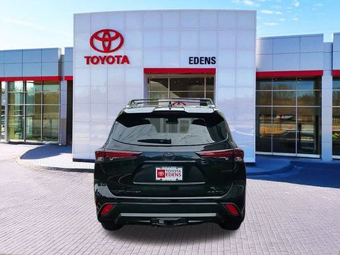 New 2026 Toyota Highlander XLE image 4