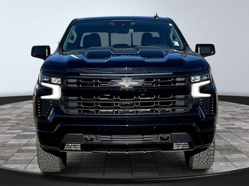 Used 2024 Chevrolet Silverado 1500 LT Trail Boss w/ Convenience Package II image 3