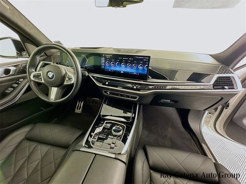 Used 2023 BMW X7 xDrive40i w/ Executive Package image 32