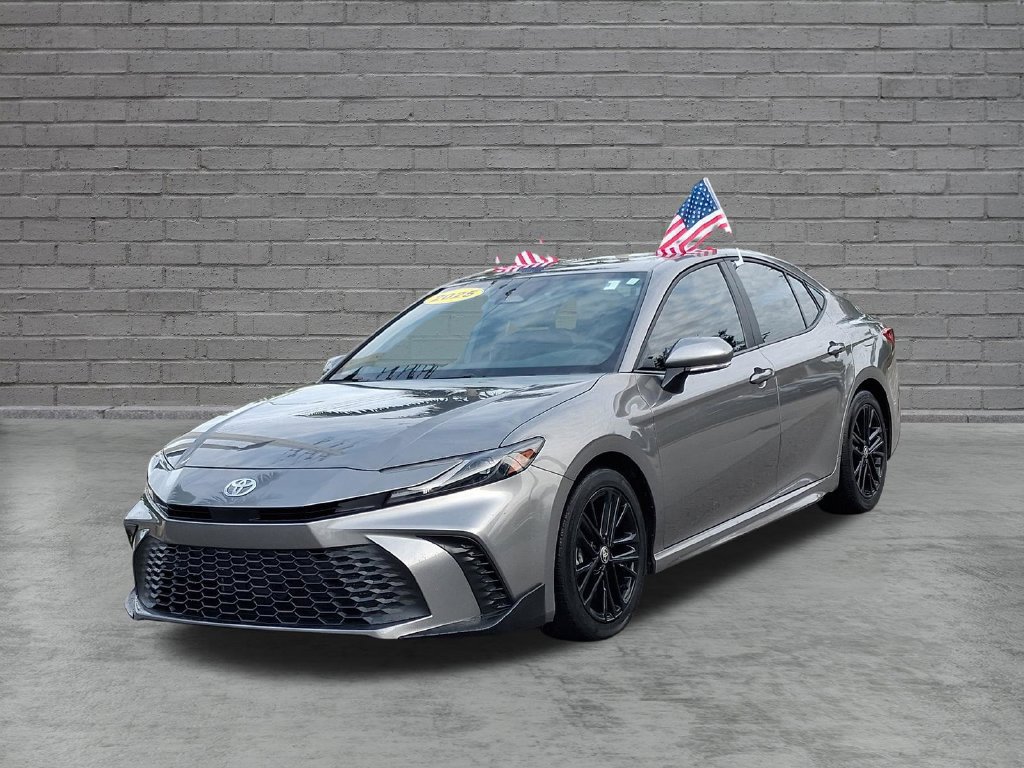 Used 2025 Toyota Camry SE FWD image 3
