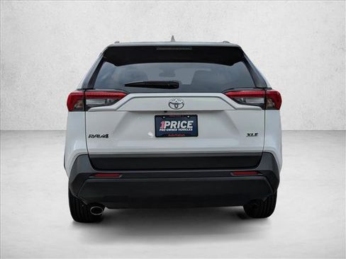 Used 2022 Toyota RAV4 XLE image 6