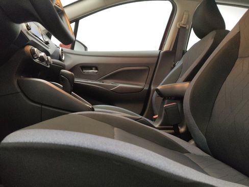 Used 2025 Nissan Versa SV FWD image 17