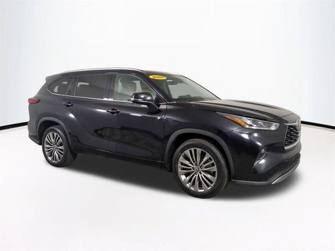 Used 2021 Toyota Highlander Platinum image 2