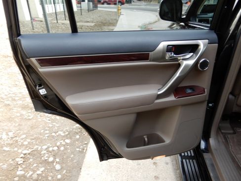 Used 2015 Lexus GX 460 Luxury image 25