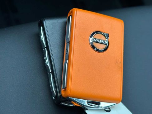 Certified 2023 Volvo XC40 Recharge Plus image 32