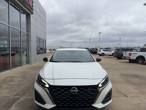 Certified 2025 Nissan Altima 2.5 SR image 6