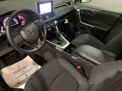 Used 2023 Toyota RAV4 LE AWD/4WD image 11