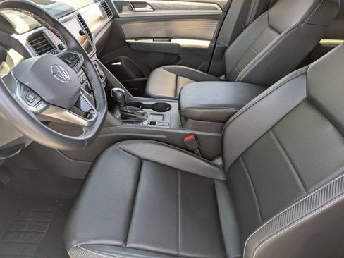 Used 2021 Volkswagen Atlas Cross Sport SE FWD image 18