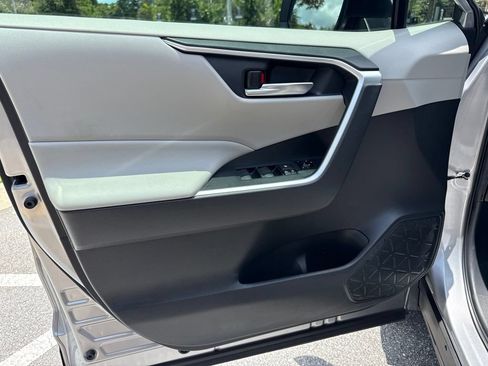 Used 2021 Toyota RAV4 XLE FWD image 14