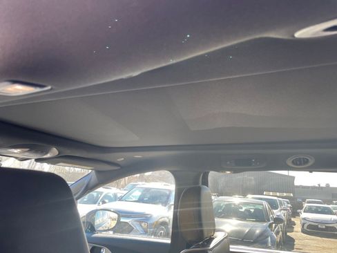 Used 2025 Chrysler Pacifica Limited image 28