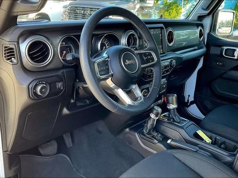 Used 2023 Jeep Wrangler Sahara image 11