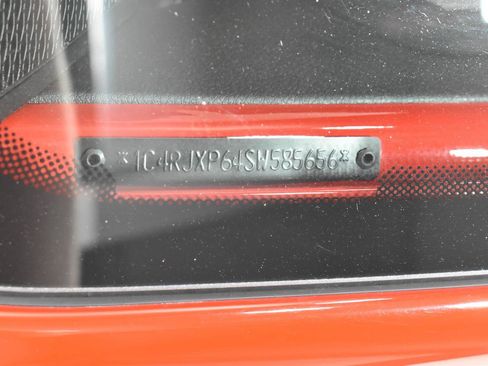 Used 2025 Jeep Wrangler Sahara image 34