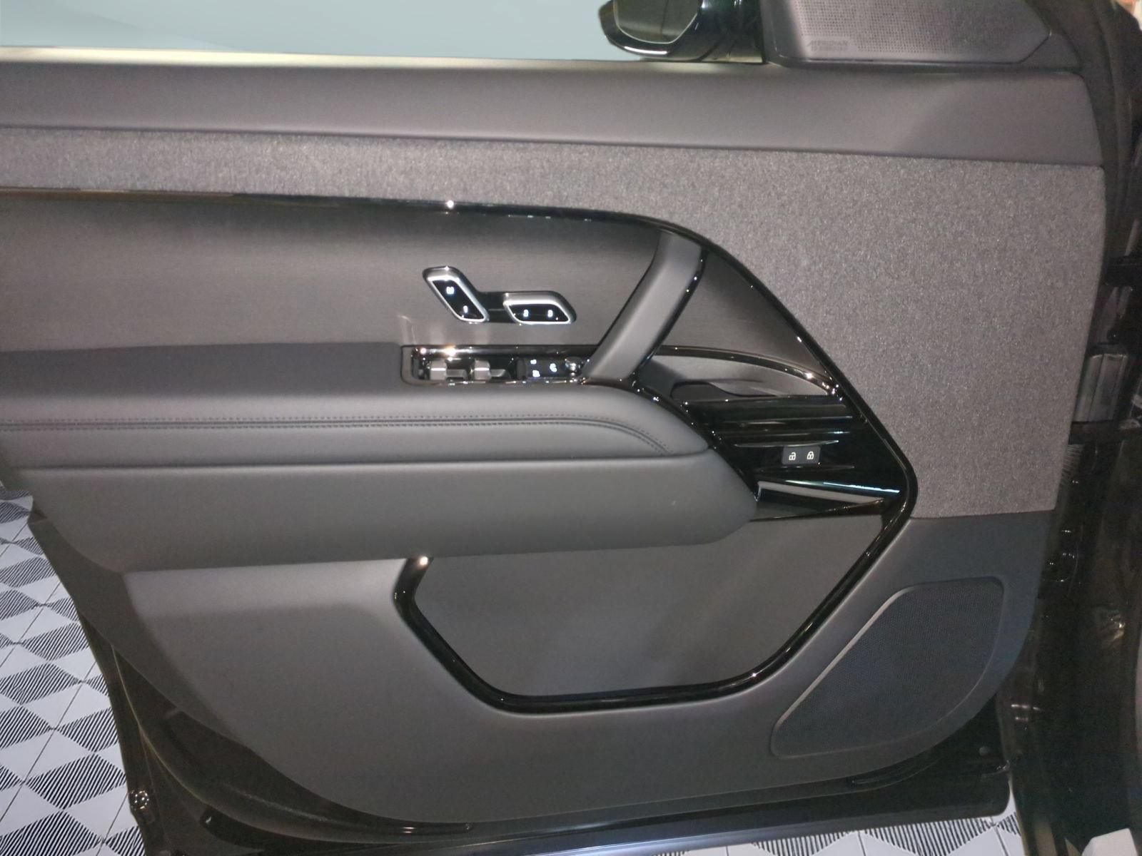 New 2027 Land Rover Range Rover Sport Dynamic SE AWD/4WD image 11