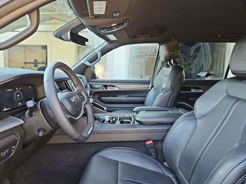 Used 2024 Jeep Wagoneer L Series III w/ Flexible Seating Group image 23