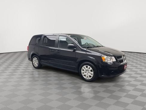 Used 2017 Dodge Grand Caravan SE image 24