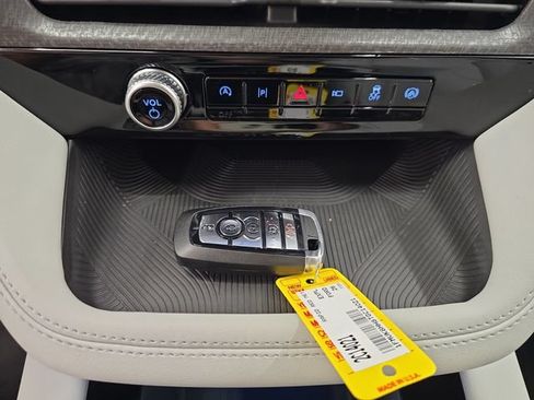 New 2026 Ford Explorer Platinum w/ LUX Leather Package AWD/4WD image 33
