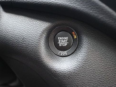 Used 2020 Jeep Cherokee Latitude Lux w/ Comfort/Convenience Group image 25