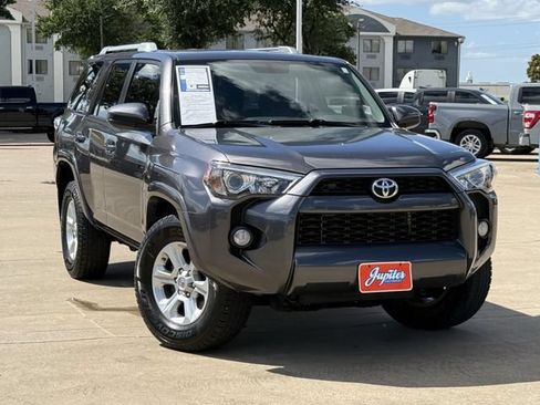 Used 2017 Toyota 4Runner SR5 RWD image 2