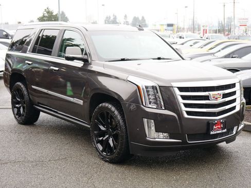 Used 2017 Cadillac Escalade Premium Luxury image 7