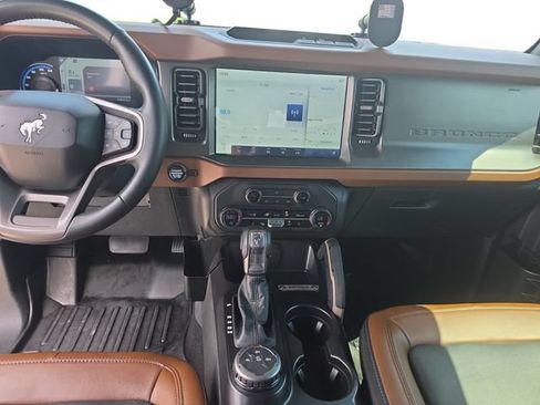 Used 2024 Ford Bronco Outer Banks AWD/4WD image 12
