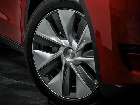 Used 2022 Tesla Model Y Long Range AWD/4WD image 3