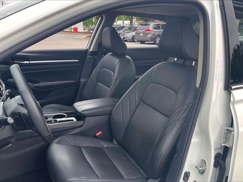 Used 2024 Nissan Altima 2.5 SR w/ SR Premium Package FWD image 30