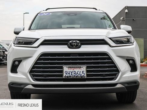 Used 2024 Toyota Grand Highlander AWD image 2